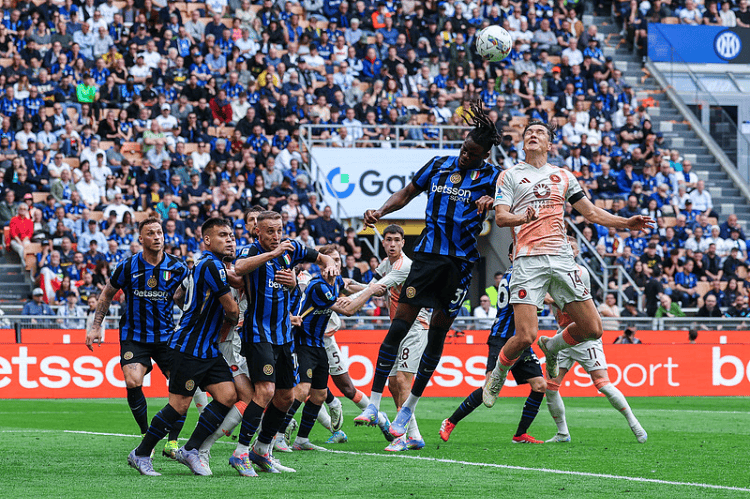 关于那不勒斯主场困难获胜,保持领先优势的信息 关于那不勒斯主场困难获胜,保持领先优势的信息